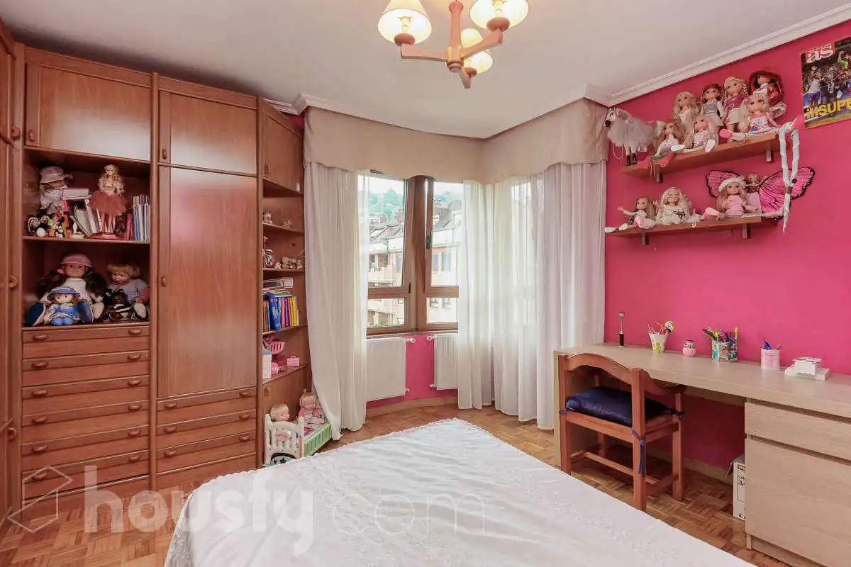 Flat for sale in Calle Mieres, Sama
