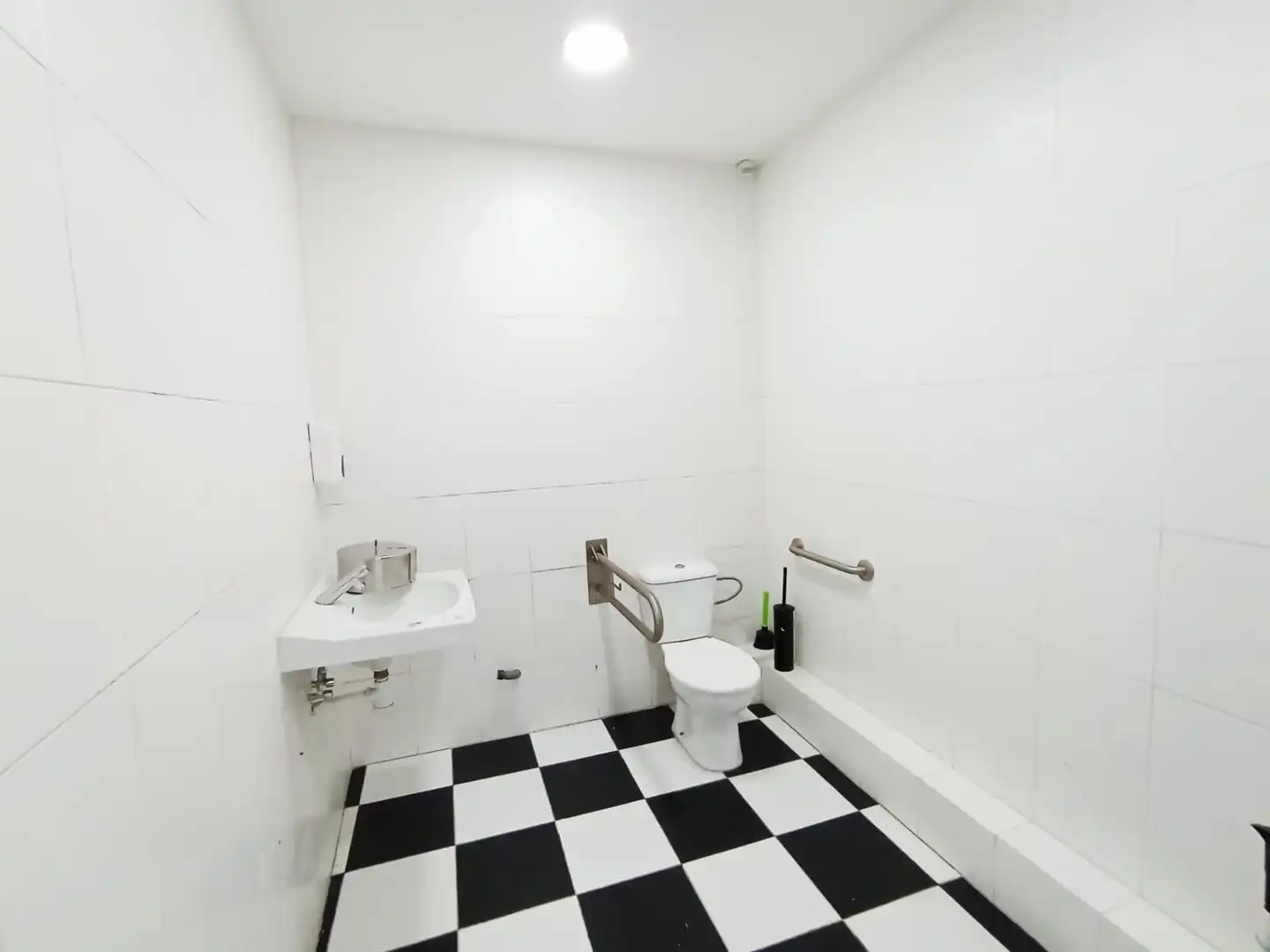 Local de alquiler en Transversal, 243, Sant Pere