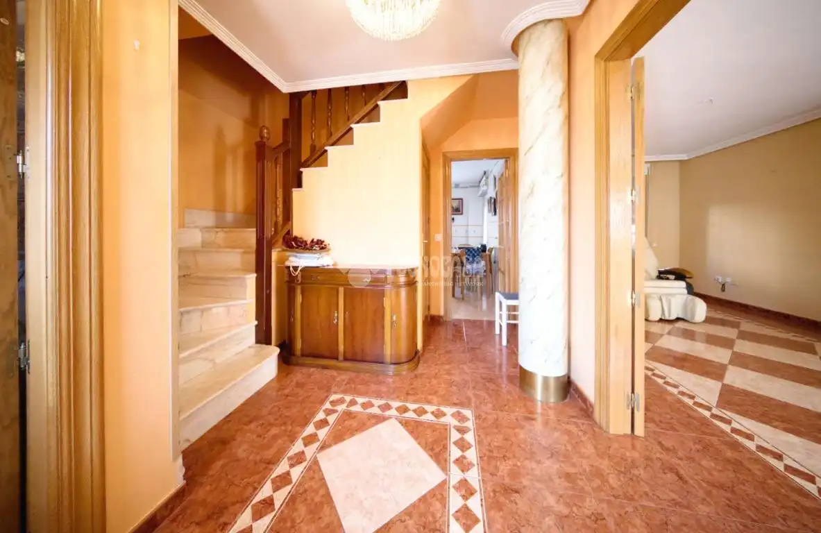 Casa adosada en venda en Laguna de Duero amb Calefacció, Parquet i Balcó