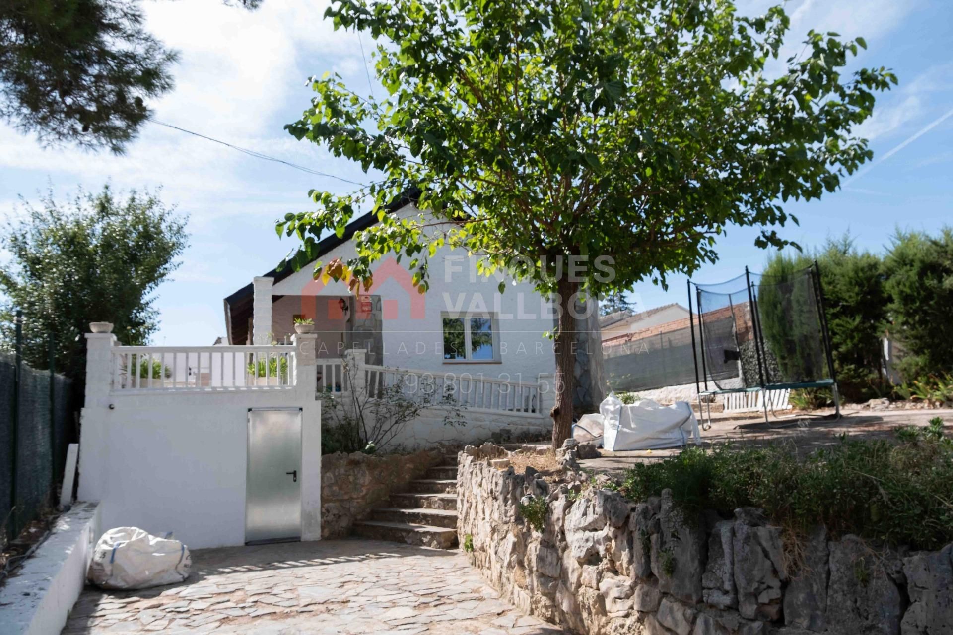 Exterior view of House or chalet to rent in La Torre de Claramunt  with Private garden and Community pool