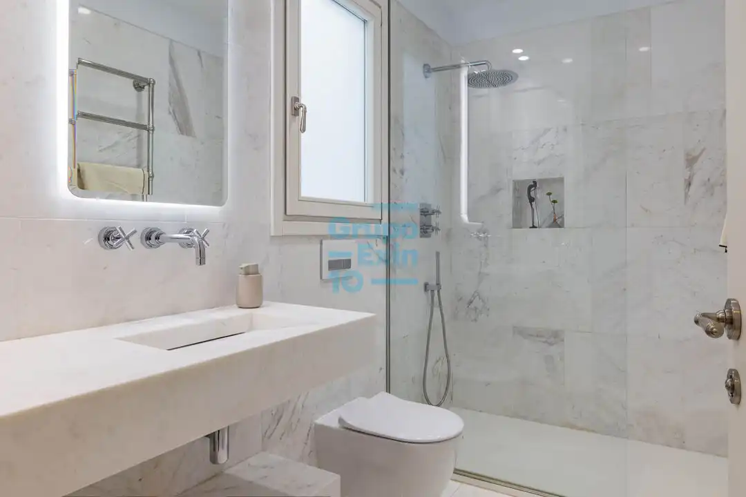 Baño de Piso en venta en Donostia - San Sebastián  con Aire acondicionado, Calefacción y Balcón
