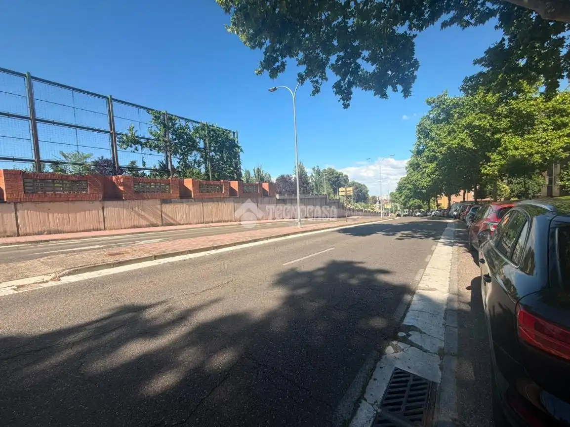 Vista exterior de Garaje en venta en Valladolid