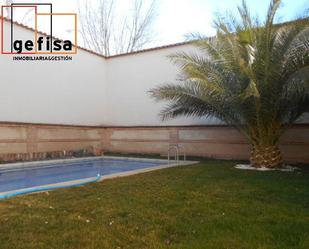 Swimming pool of House or chalet for sale in Valdepeñas  with Air Conditioner and Swimming Pool