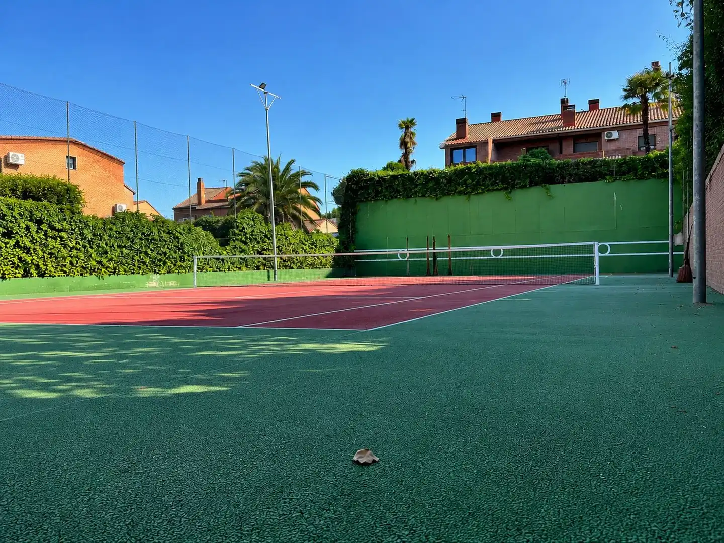 Vista exterior de Casa adosada de alquiler en Boadilla del Monte con Aire acondicionado, Calefacción y Jardín privado
