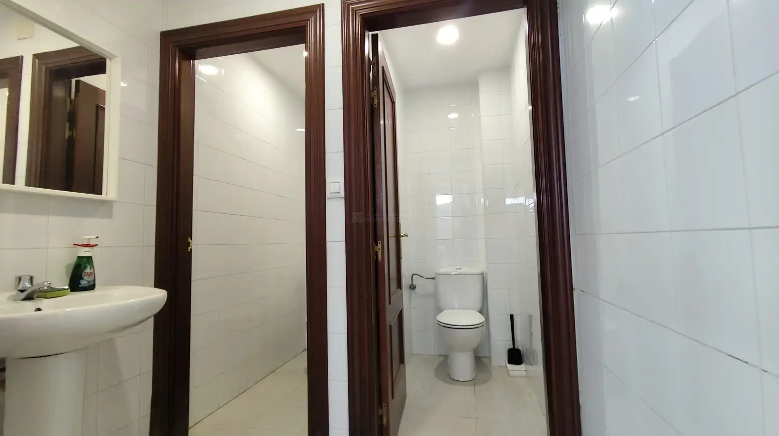 Badezimmer von Fabrikhallen zur Miete in Agoncillo