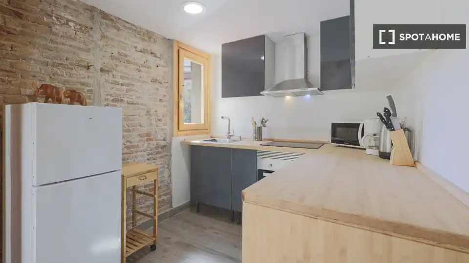 Flat with terrace to rent in Ciutat Vella, imagen 5