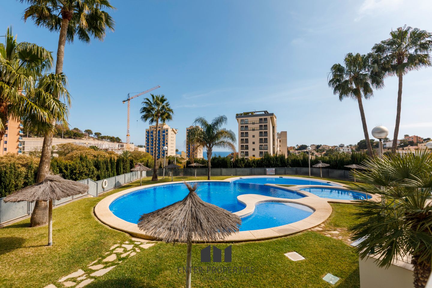 Swimming pool of Flat for sale in Calpe / Calp  with Air Conditioner, Heating and Terrace