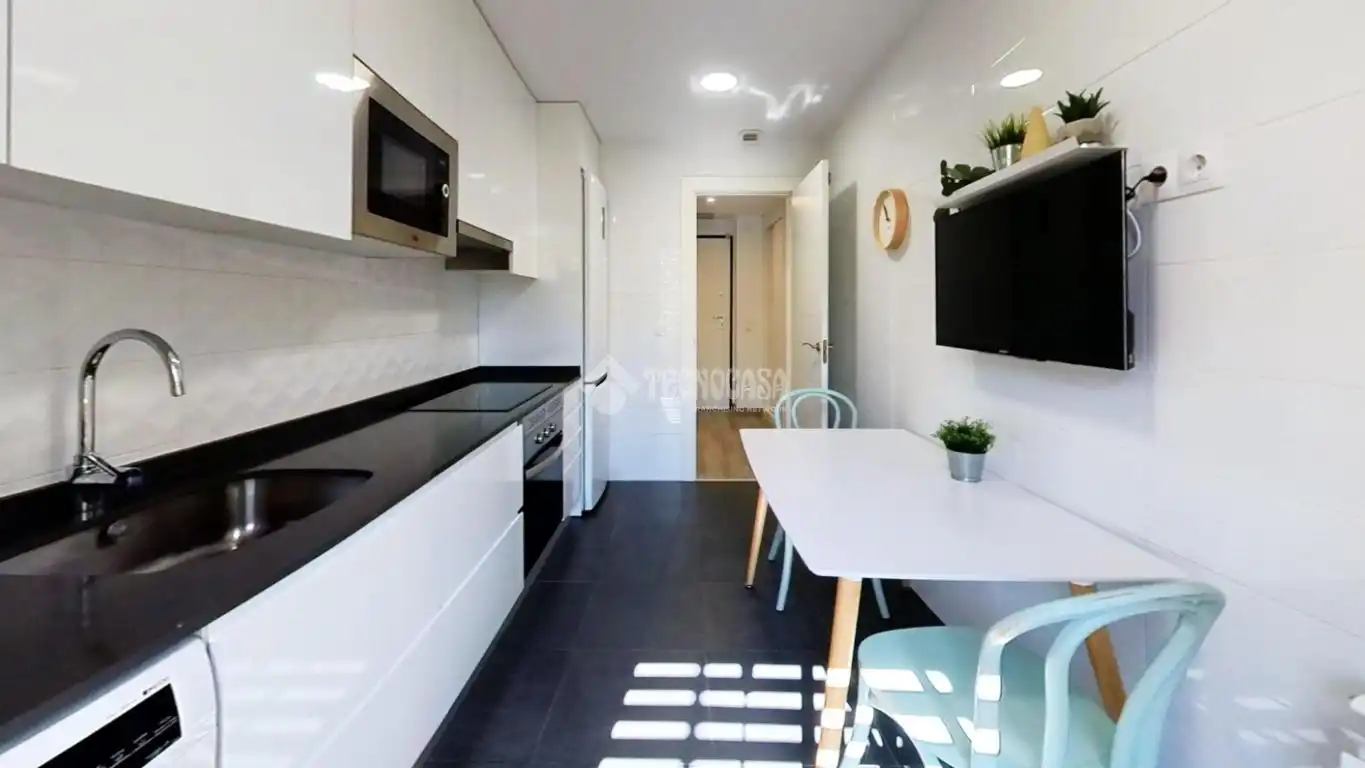 Kitchen of Flat for sale in Alcalá de Henares  with Air Conditioner, Terrace and Storage room