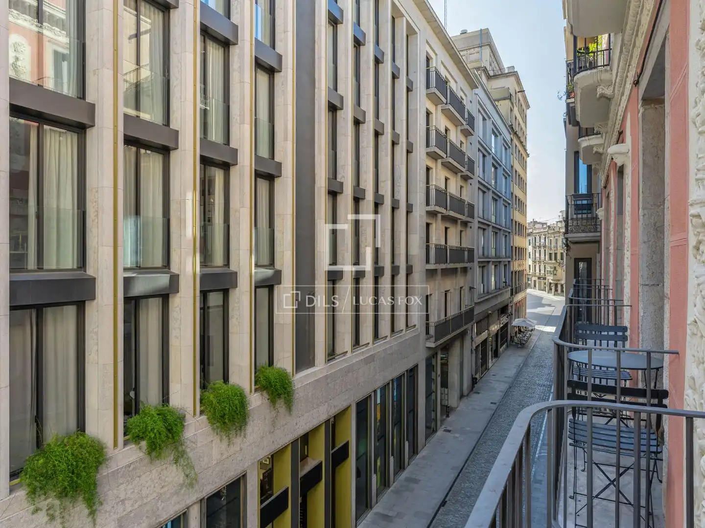 Exterior view of Flat for sale in Girona  with Air Conditioner, Parquet flooring and Furnished