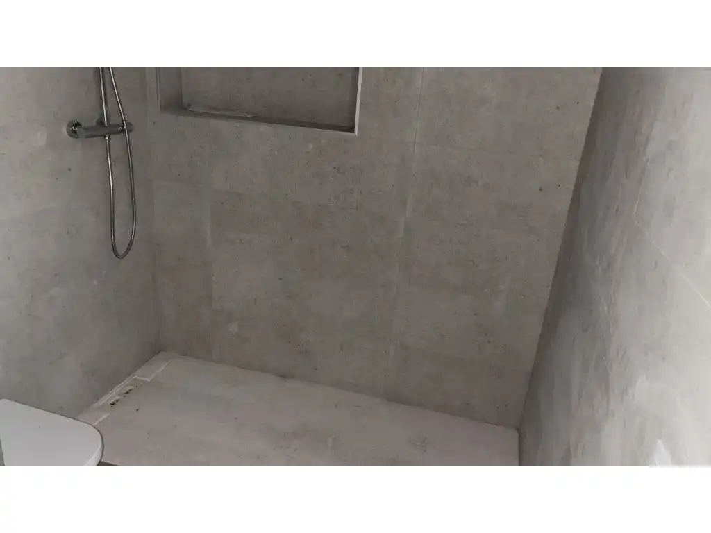 Badezimmer von Erdgeschoss zum Verkauf in Manlleu, Barcelona