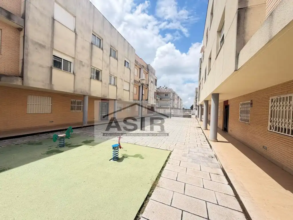 Vista exterior de Pis en venda en Benicull de Xúquer amb Aire condicionat