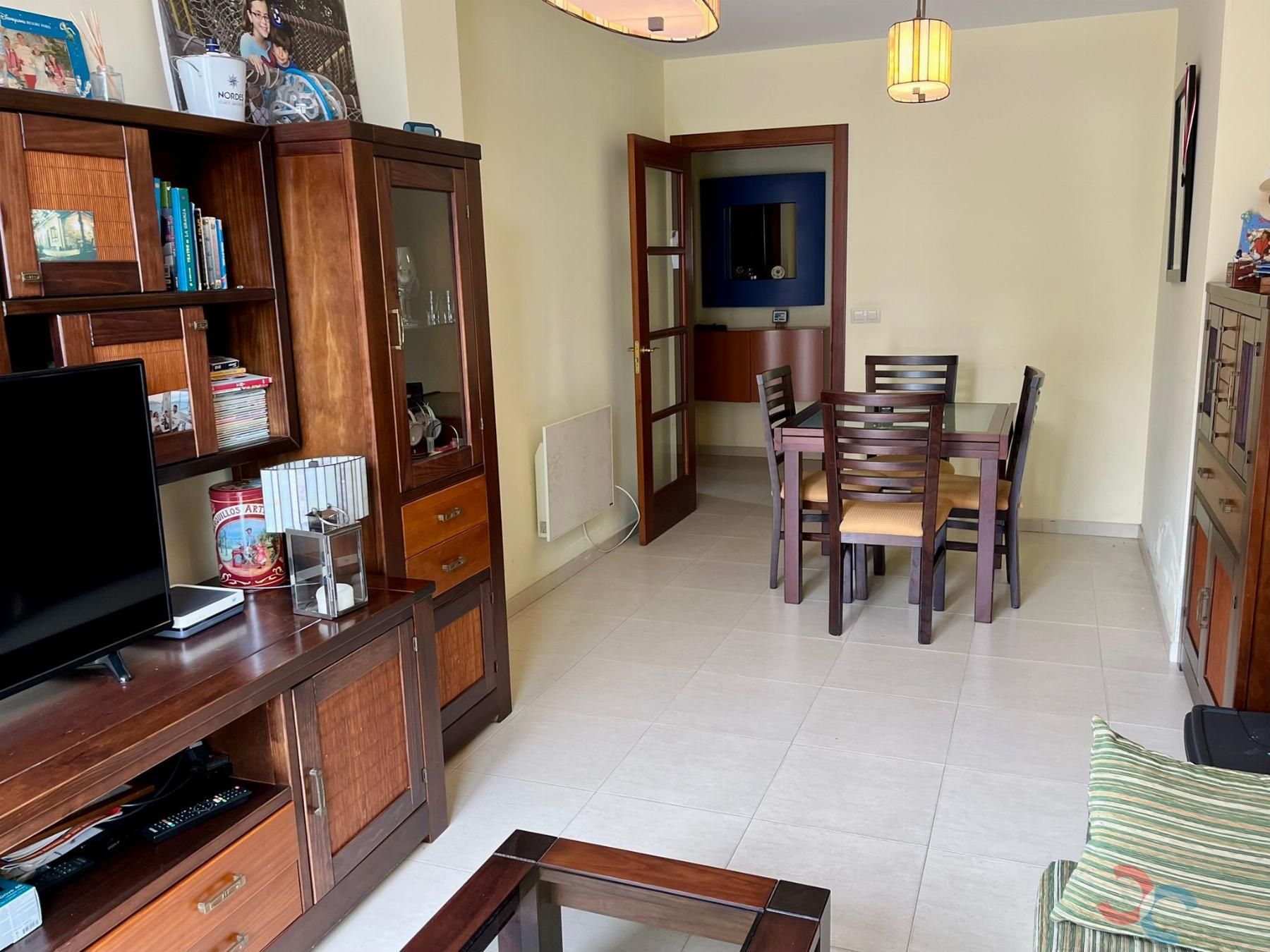 Menjador de Apartament en venda en Cangas  amb Calefacció, Terrassa i Traster