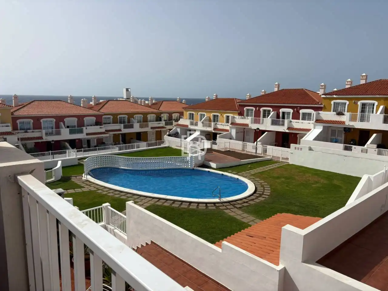 Vista exterior de Piso de alquiler en Arico con Terraza y Piscina comunitaria