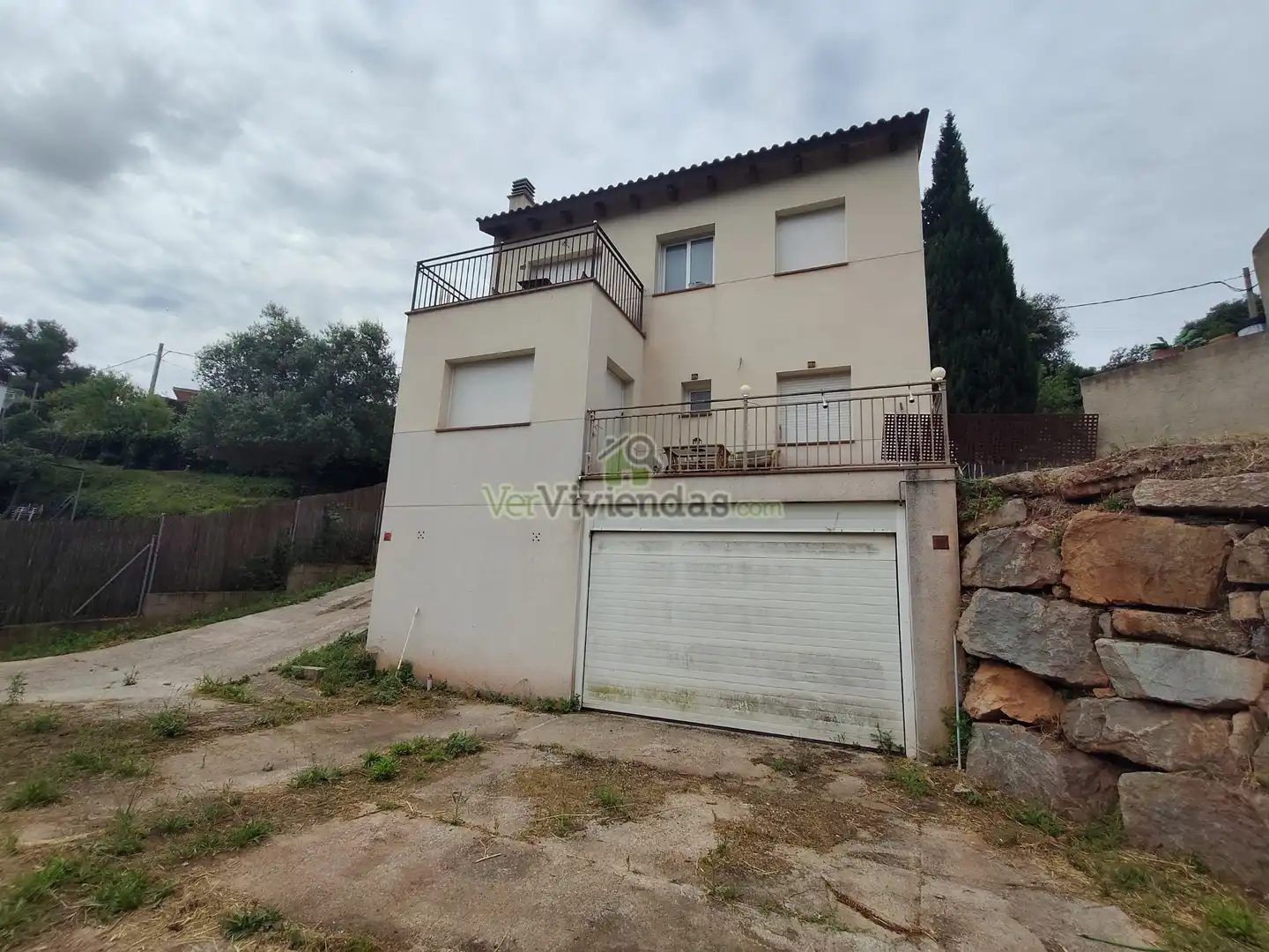 Vista exterior de Casa o chalet en venta en Corbera de Llobregat con Calefacción, Jardín privado y Parquet