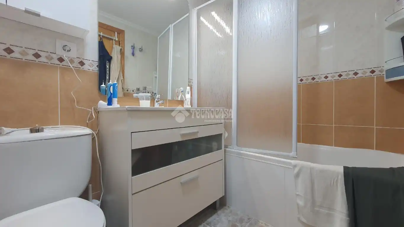 Baño de Piso en venta en Valencia con Calefacción y Balcón