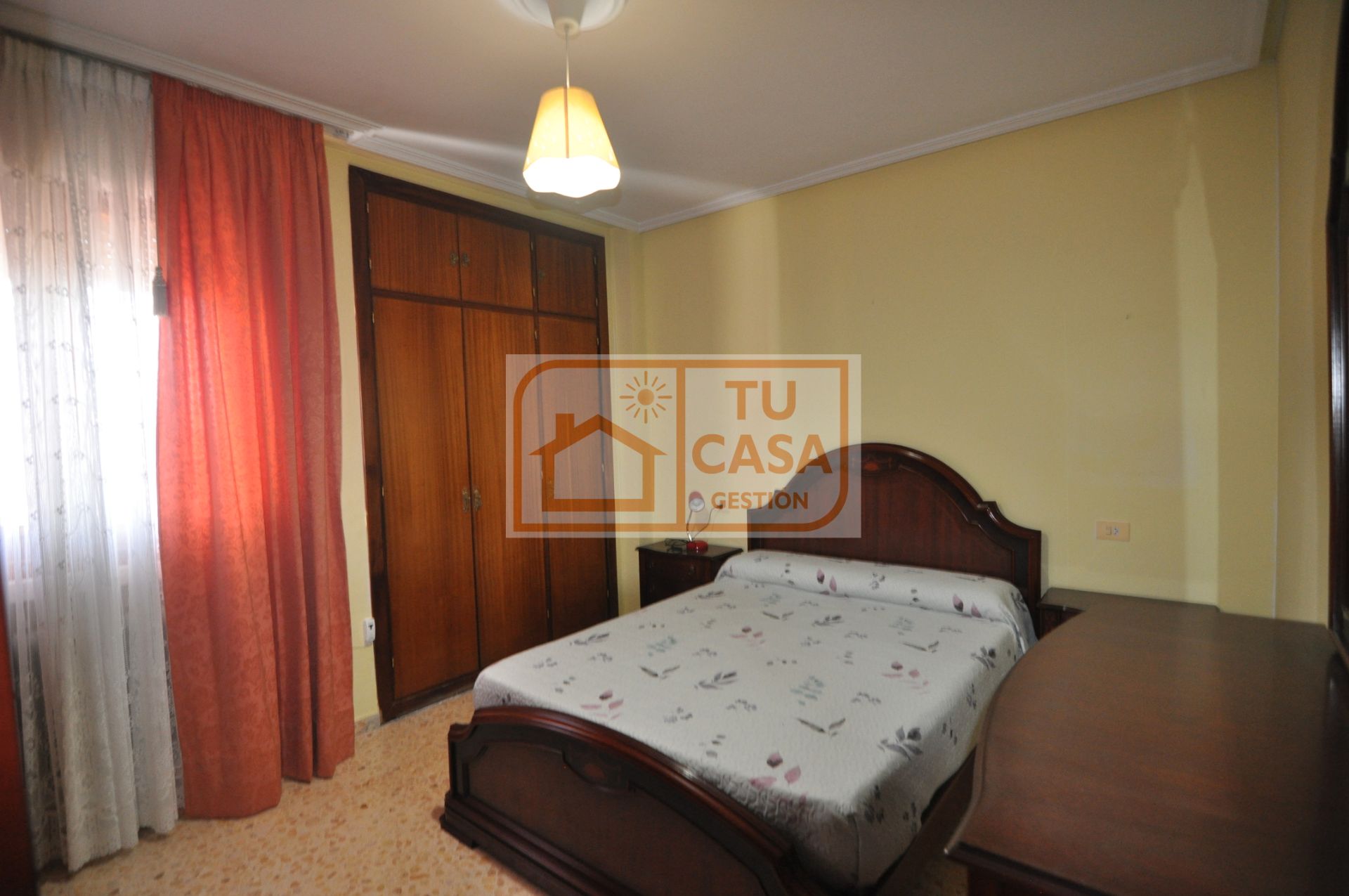 Habitación de Piso de alquiler en Cáceres Capital con Calefacción, Terraza y Amueblado
