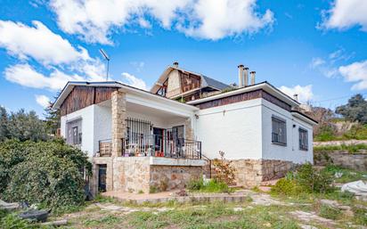 Vista exterior de Casa o xalet en venda en San Martín de Valdeiglesias amb Terrassa i Balcó