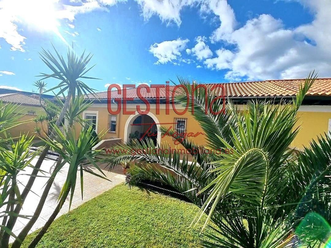 Exterior view of Single-family semi-detached for sale in Torrelavega   with Heating, Private garden and Swimming Pool