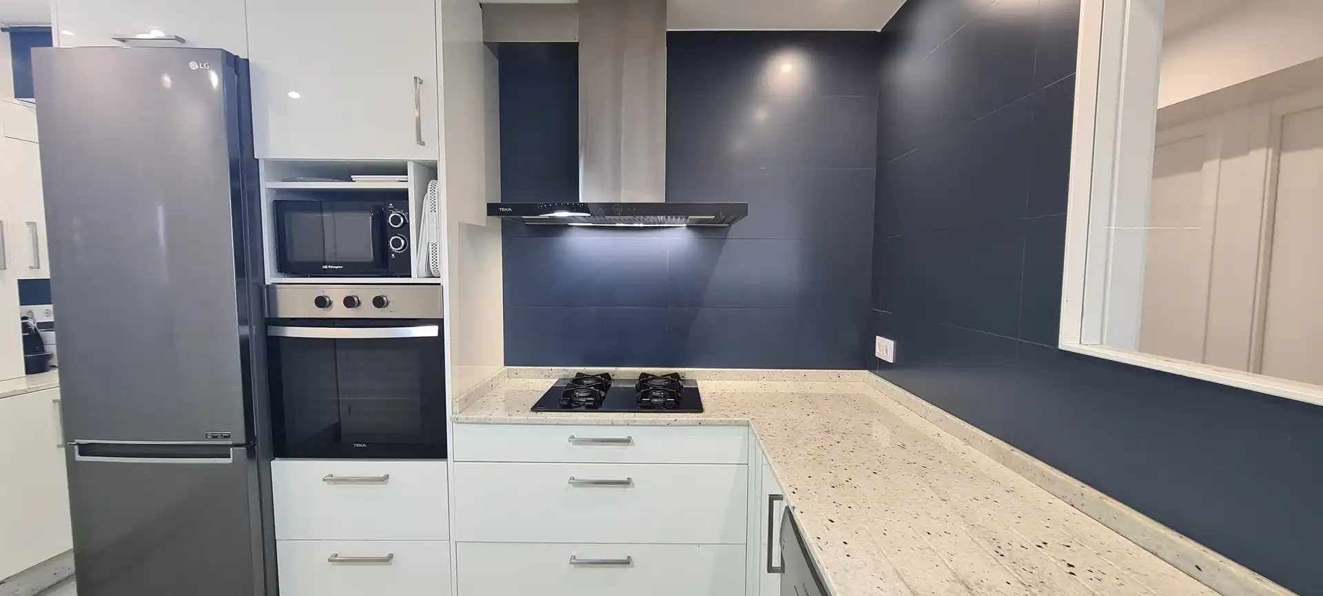 Cocina de Piso de alquiler en Vigo  con Calefacción, Parquet y Amueblado