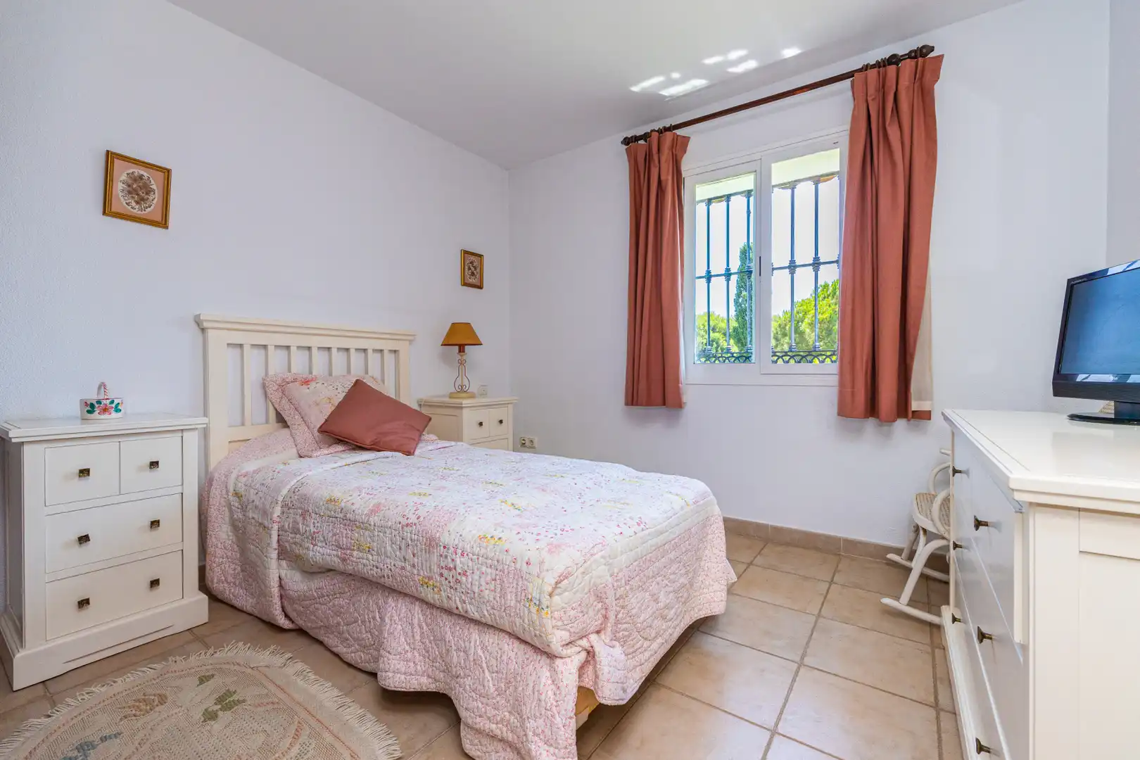 Dormitori de Casa o xalet en venda en Mijas amb Aire condicionat, Jardí privat i Terrassa