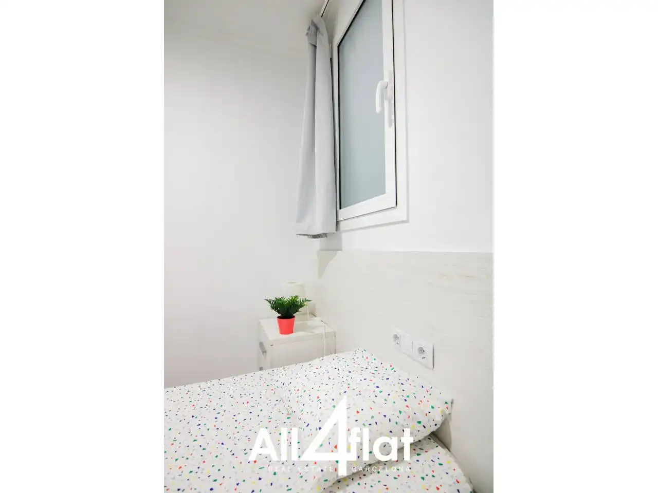 Bedroom of Flat for rent in Barcelona  with Air Conditioner, Parquet flooring and Terrace