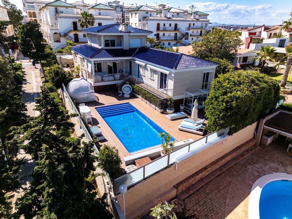 Vista exterior de Casa o chalet en venta en Torrevieja con Aire acondicionado, Calefacción y Terraza