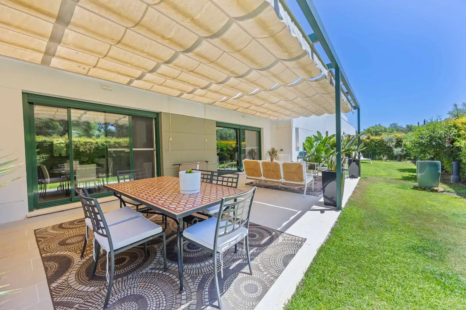 Terraza de Planta baja en venta en Sotogrande con Aire acondicionado, Calefacción y Jardín privado