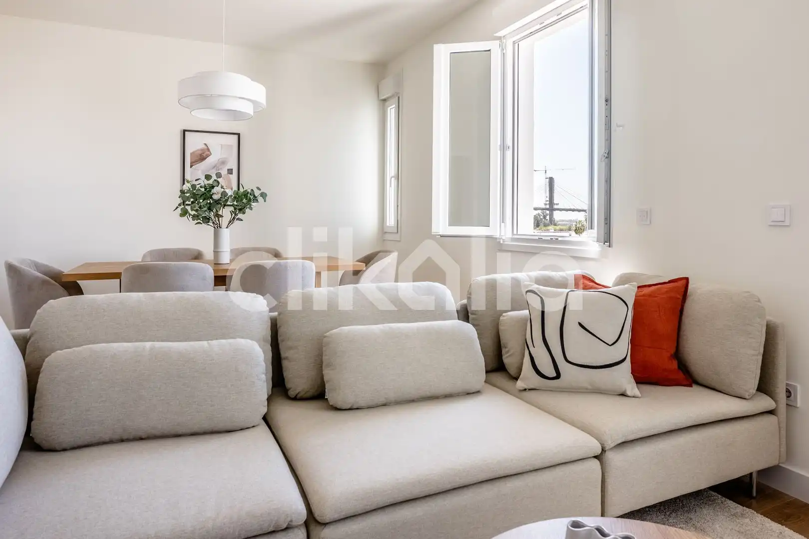 Sala d'estar de Pis en venda en Sevilla amb Aire condicionat i Jardí privat