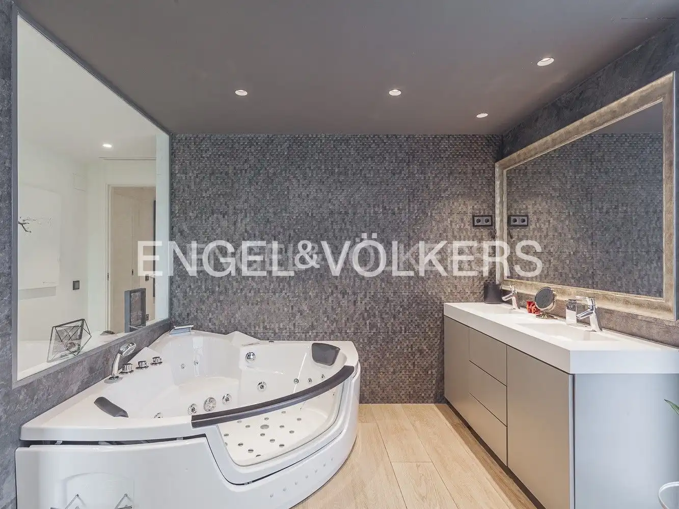 Bathroom of Attic for sale in Sant Cugat del Vallès  with Air Conditioner, Heating and Private garden
