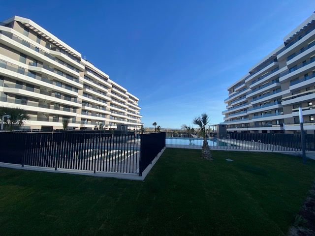 Swimming pool of Flat to rent in Tres Cantos  with Air Conditioner, Heating and Private garden