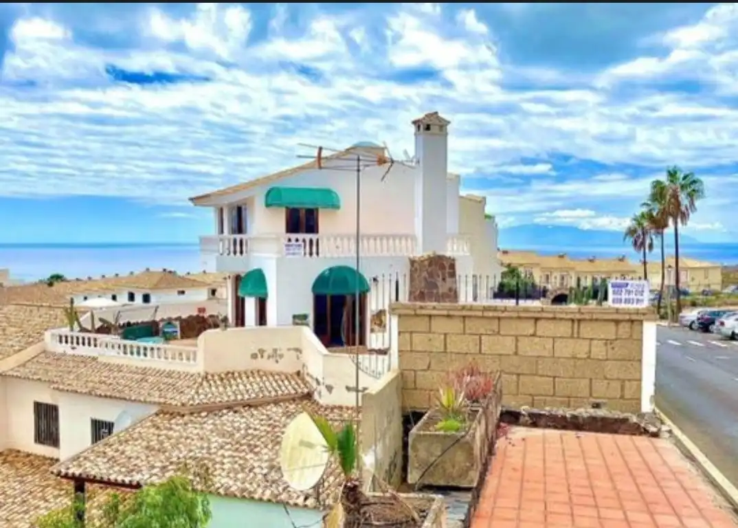 Vista exterior de Casa o chalet en venta en Arona con Jardín privado, Terraza y Horno
