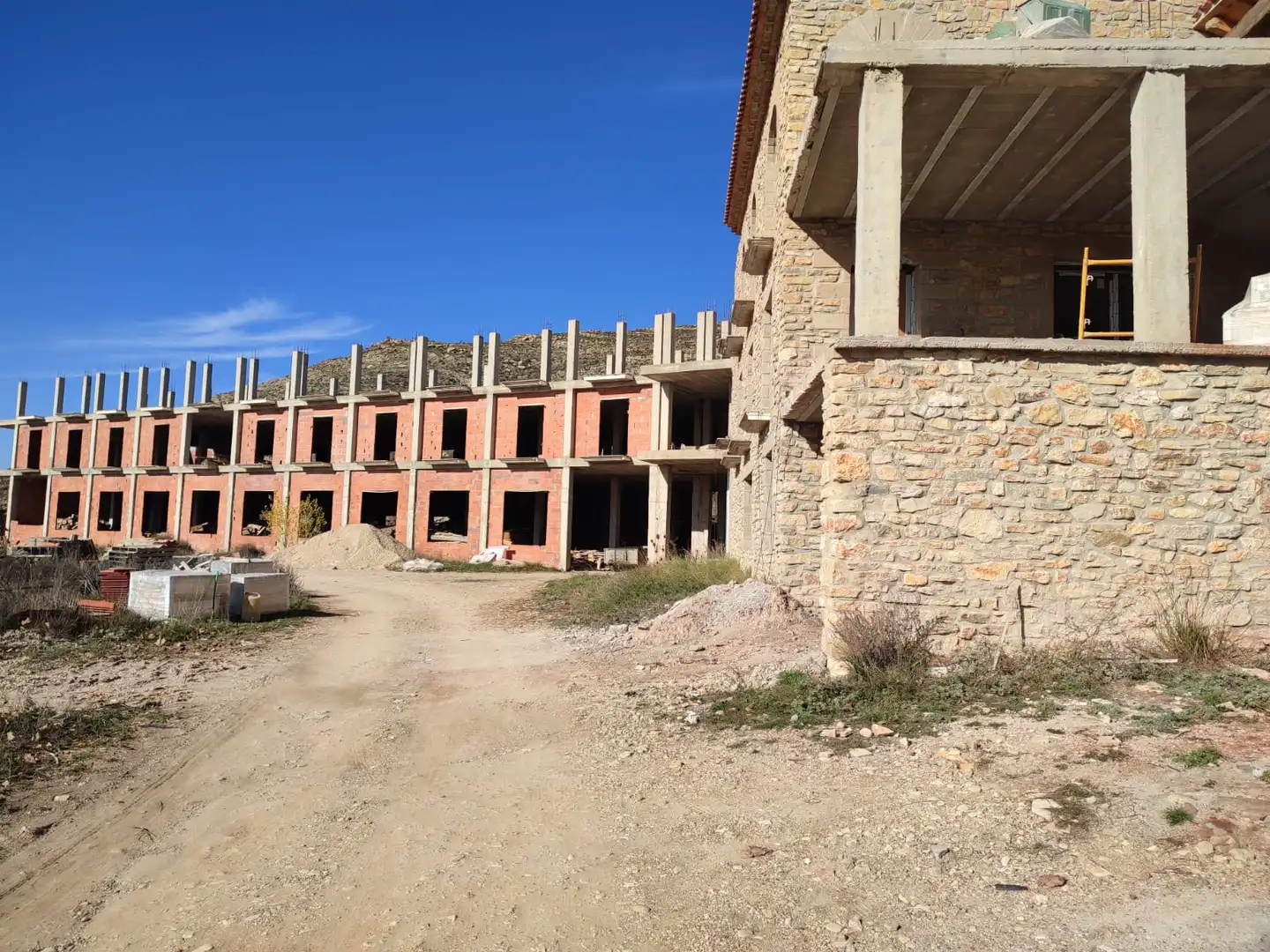 Vista exterior de Edifici en venda en Allepuz