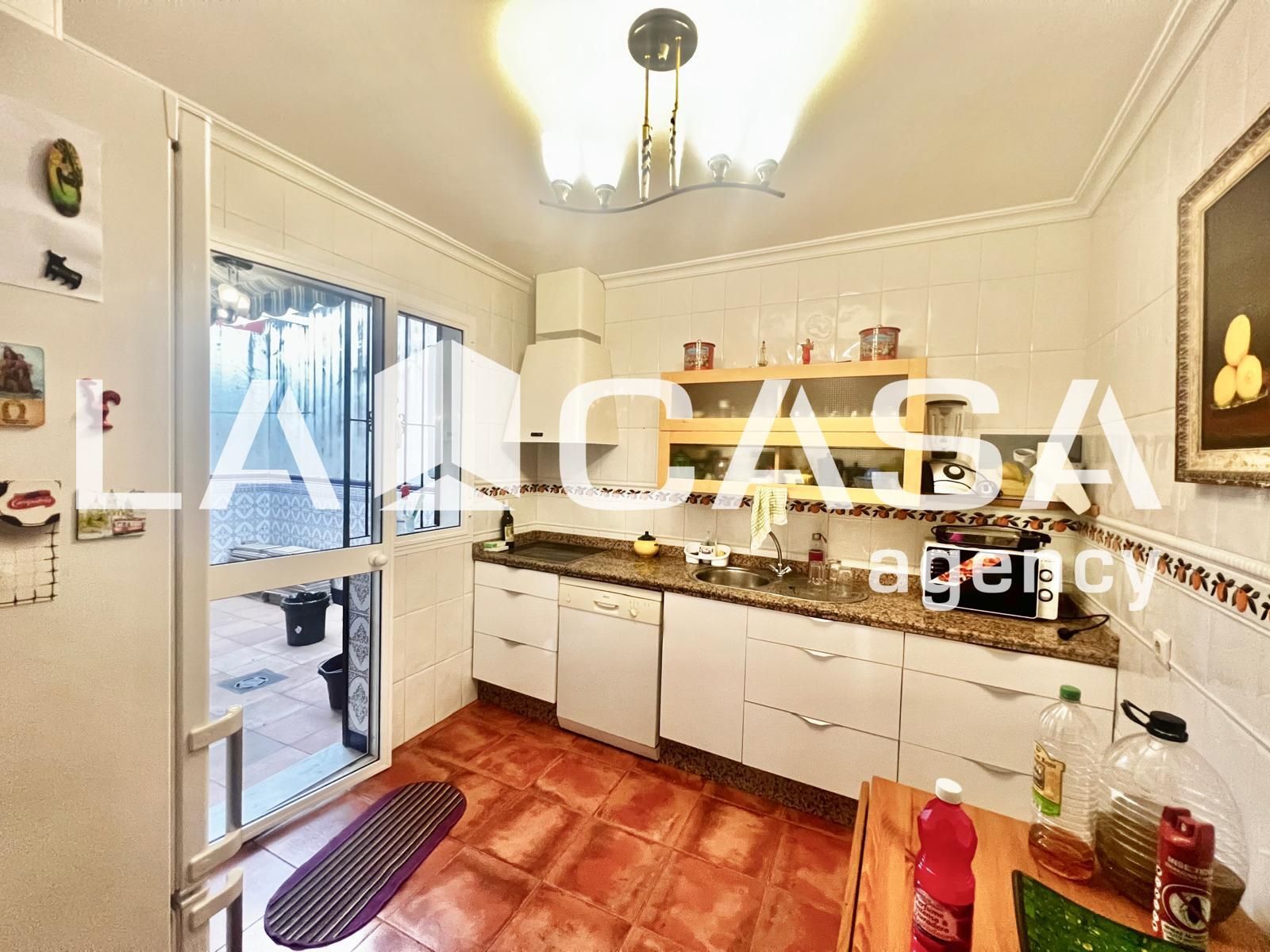 Cuina de Casa o xalet en venda en Dos Hermanas amb Terrassa