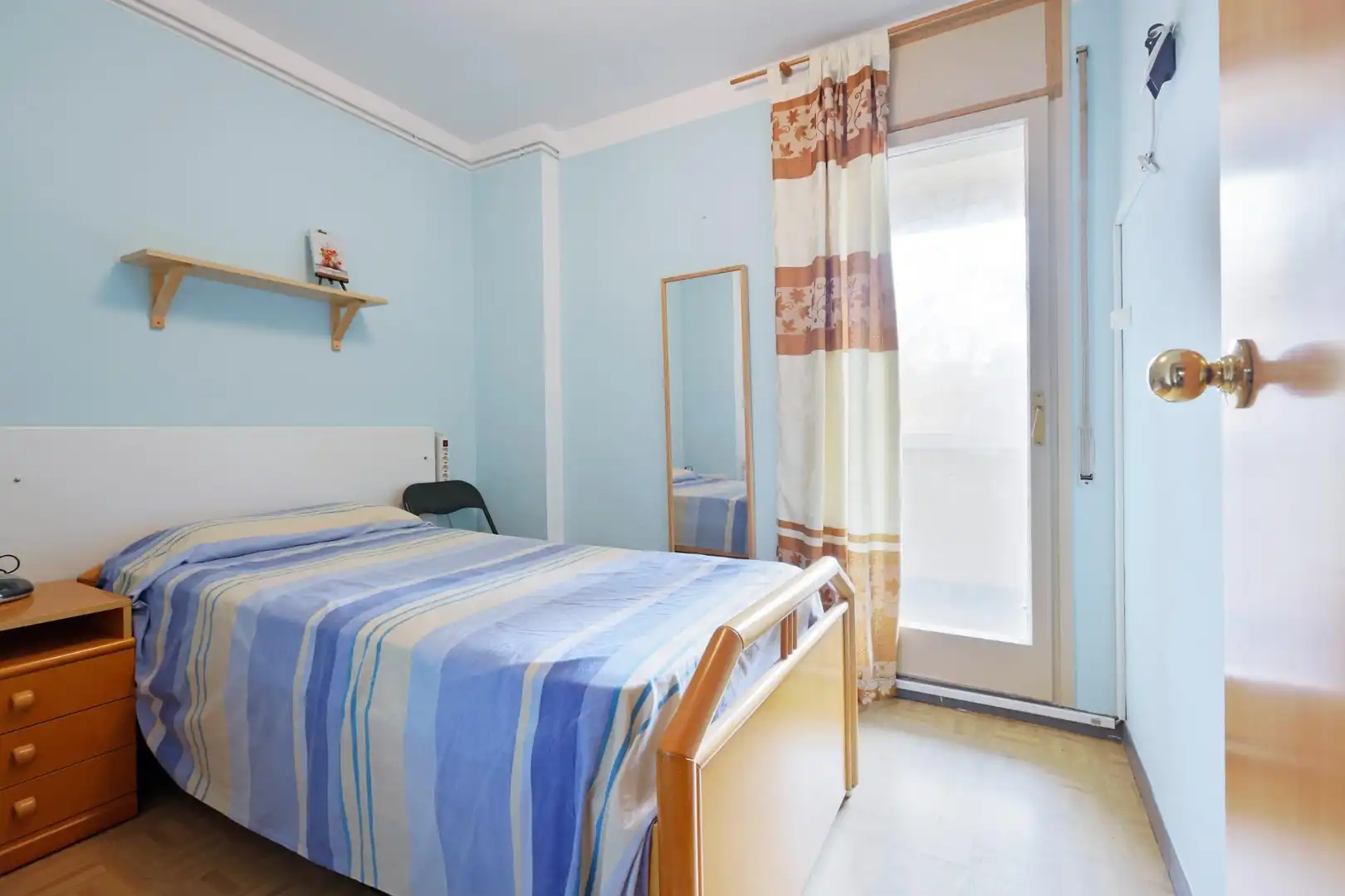 Bedroom of Apartments for sale in Barcelona