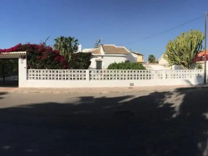 Detached house with pool for sale in Avenida jaca 13, imagen 3