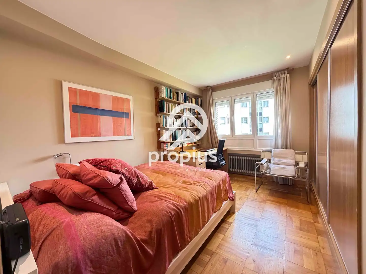 Bedroom of Flat for sale in Oviedo   with Heating, Parquet flooring and Oven