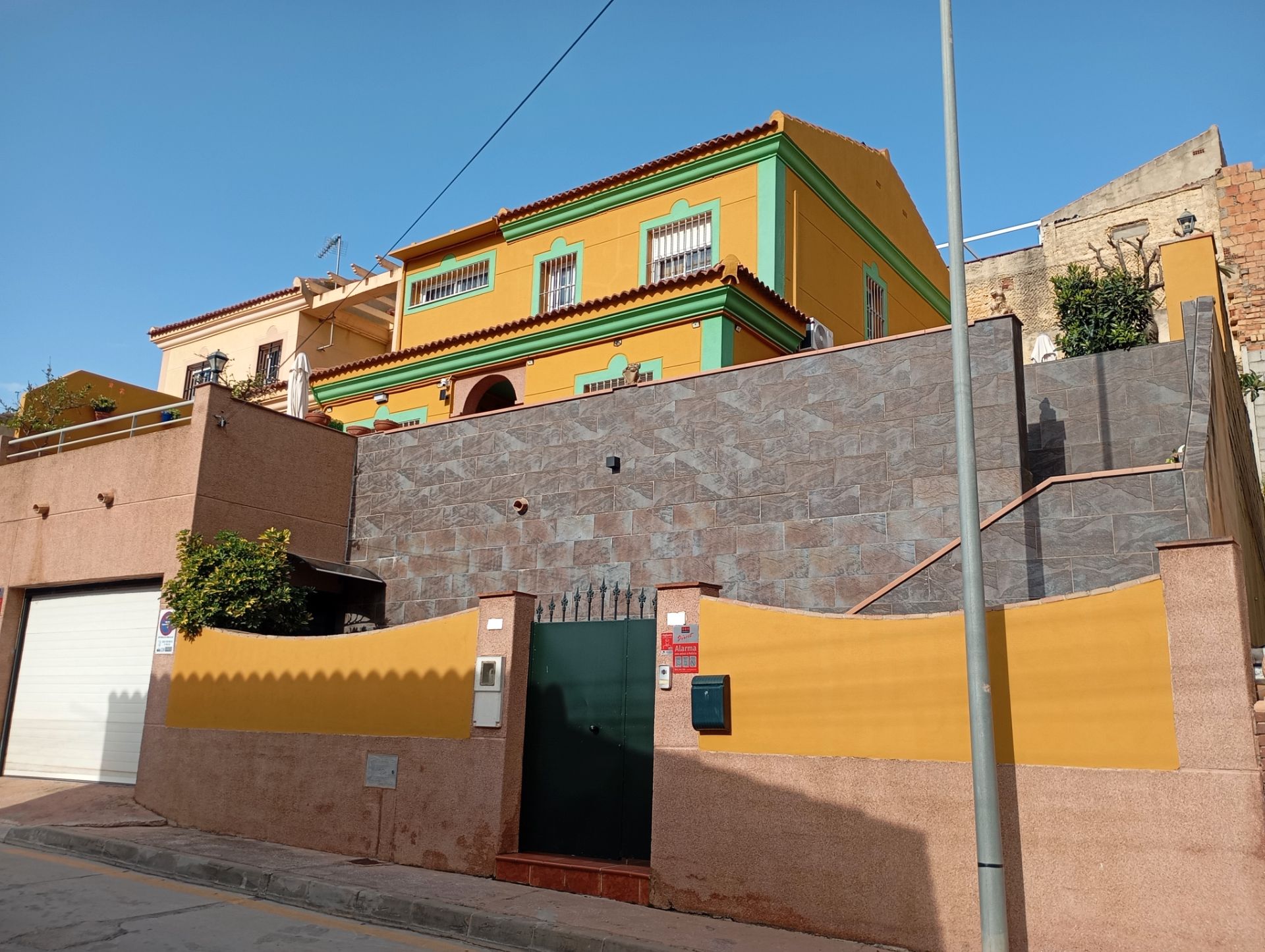 Exterior view of Single-family semi-detached for sale in Málaga Capital  with Air Conditioner, Terrace and Storage room
