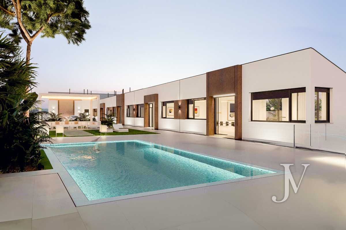 Swimming pool of House or chalet for sale in Boadilla del Monte  with Air Conditioner, Heating and Private garden