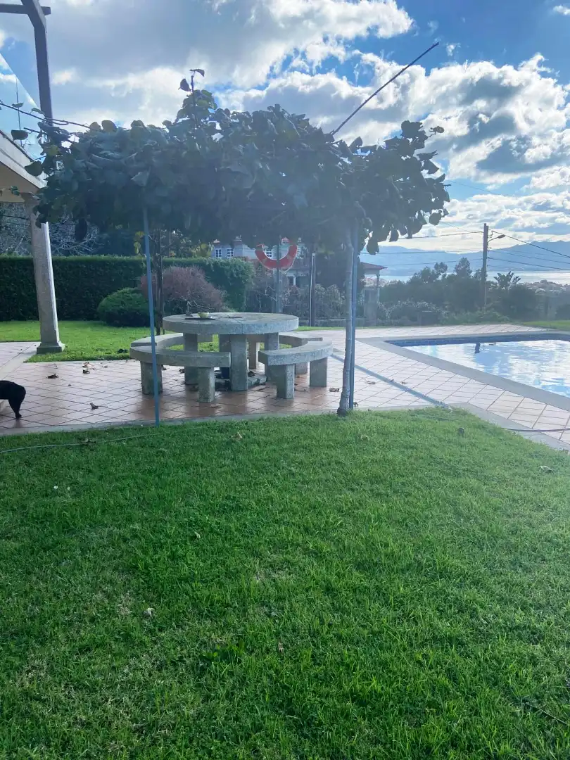 Jardí de Casa o xalet de lloguer en Cangas  amb Calefacció, Jardí privat i Terrassa