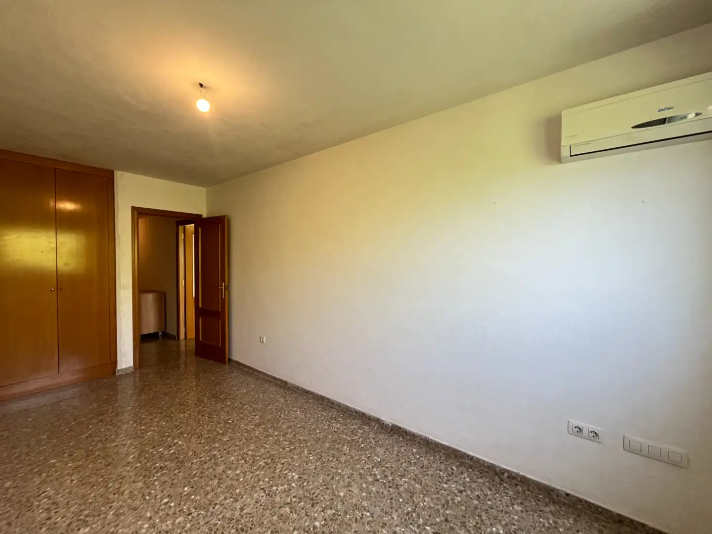 Flat for sale in Faura  with Air Conditioner and Oven