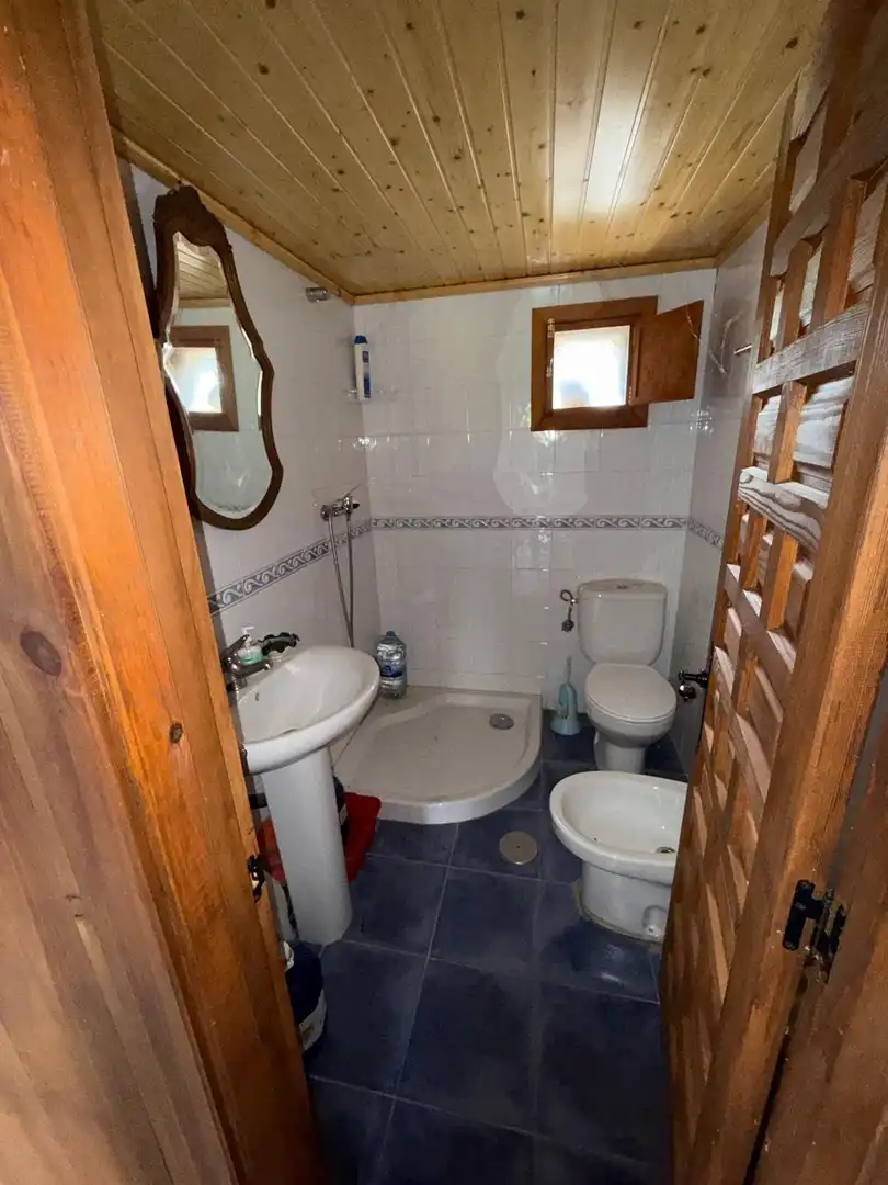 Baño de Casa o chalet en venta en Quirós con Calefacción, Jardín privado y Trastero