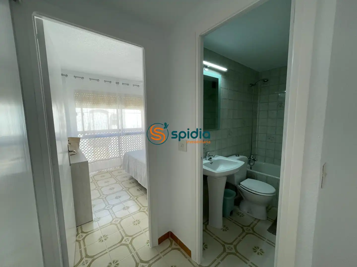 Habitación de Apartamento de alquiler en Águilas con Balcón