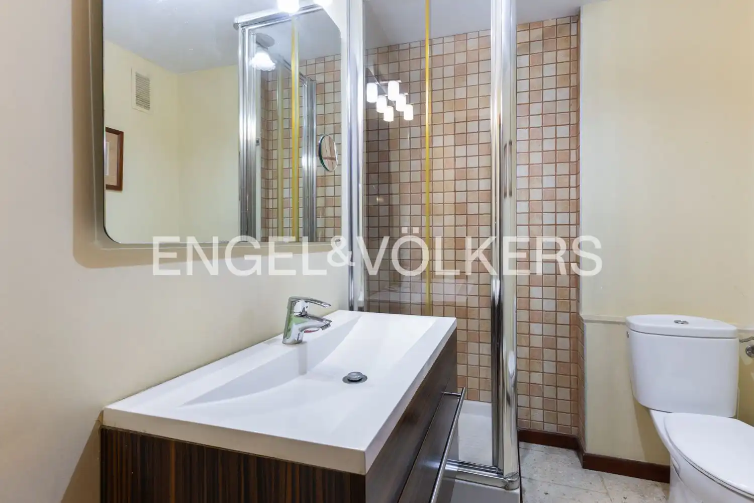 Bathroom of Flat for rent in Valencia  with Air Conditioner, Heating and Parquet flooring