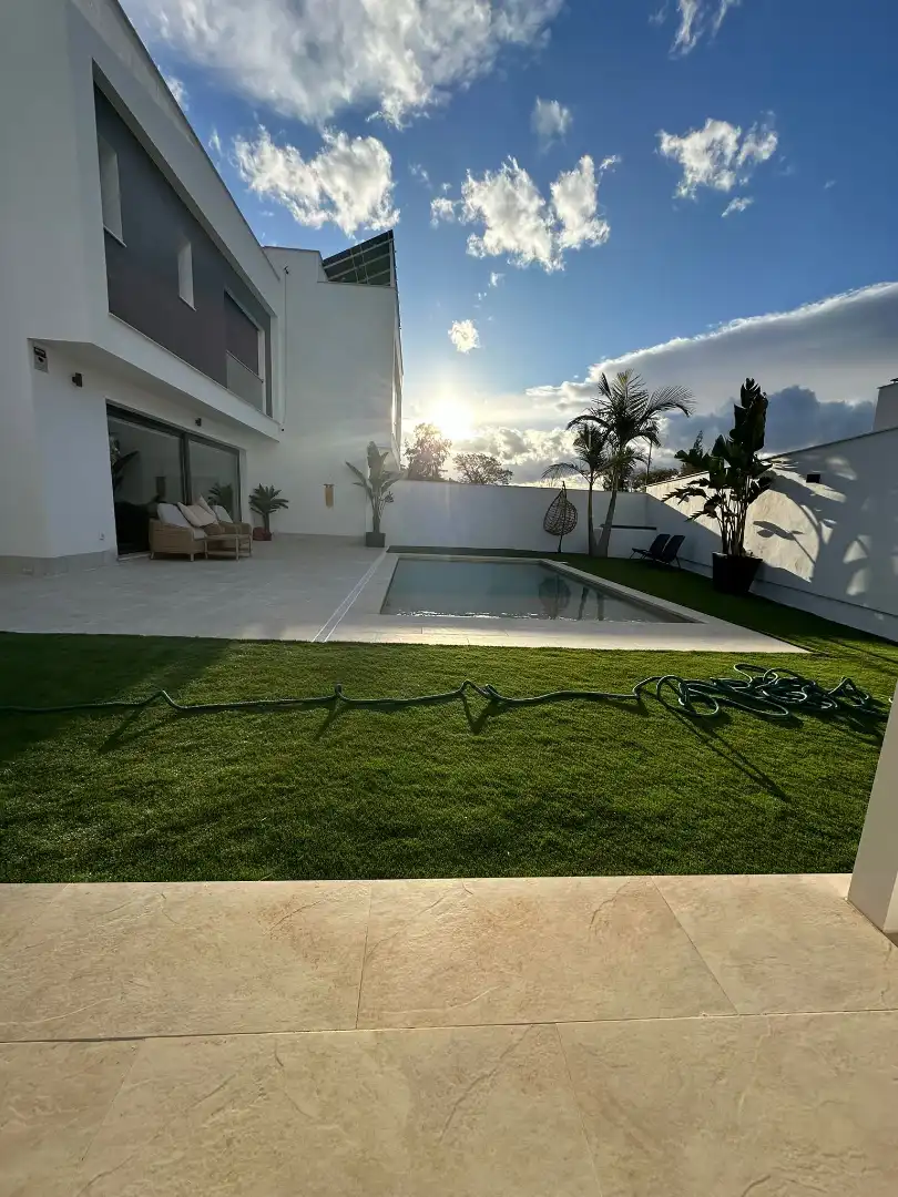 Piscina de Casa adosada en venta en Alhaurín de la Torre con Aire acondicionado, Jardín privado y Terraza