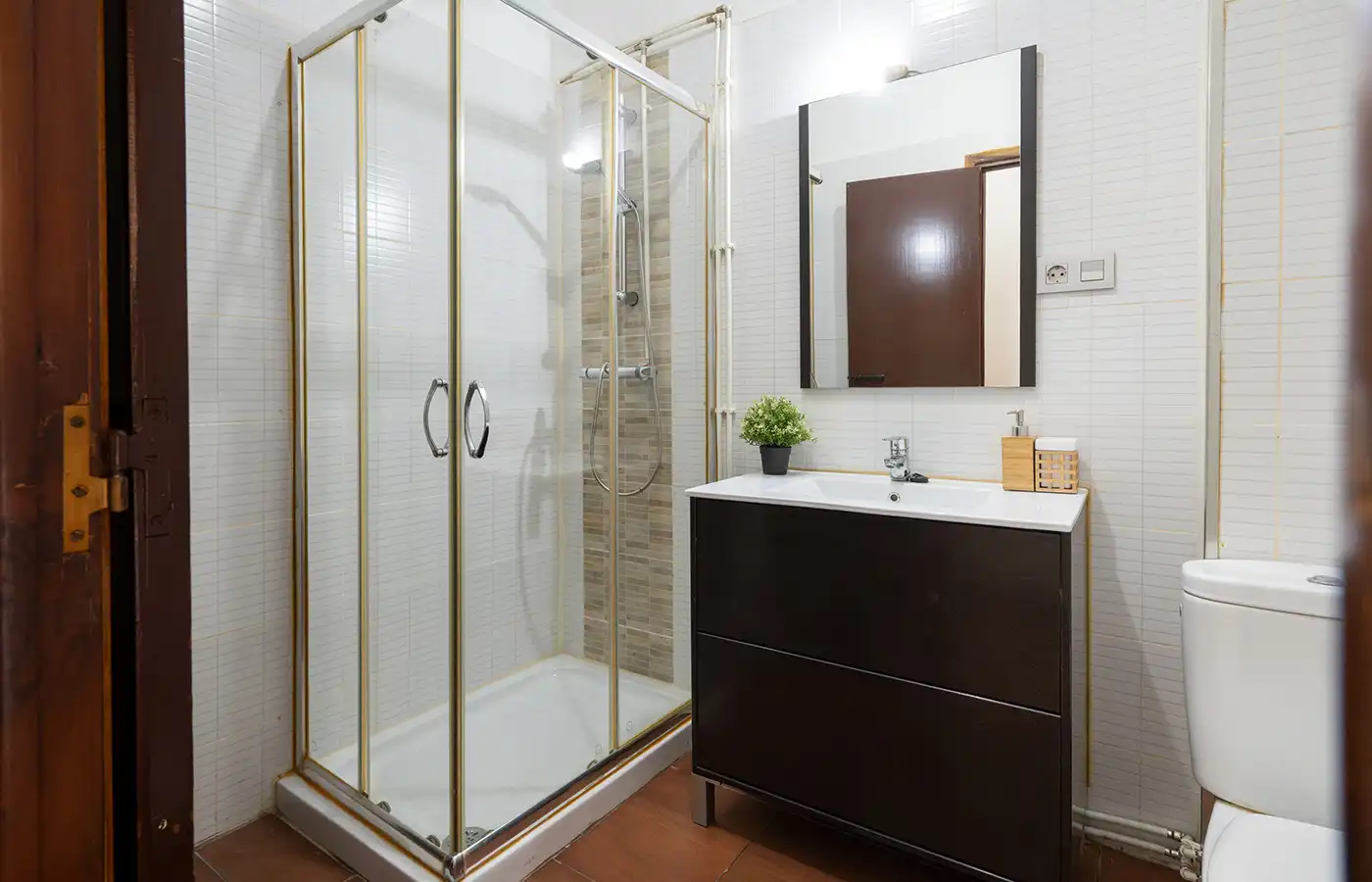 Badezimmer von Wohnung zum Verkauf in Oleiros mit Terrasse, Abstellraum und Mikrowelle