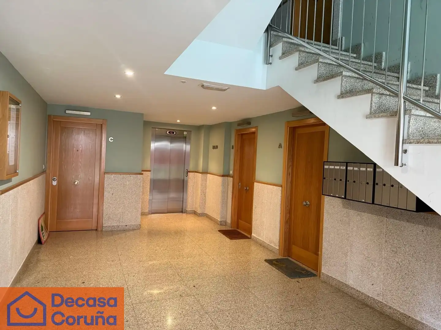 Ático en venta en Oleiros con Calefacción, Parquet y Trastero