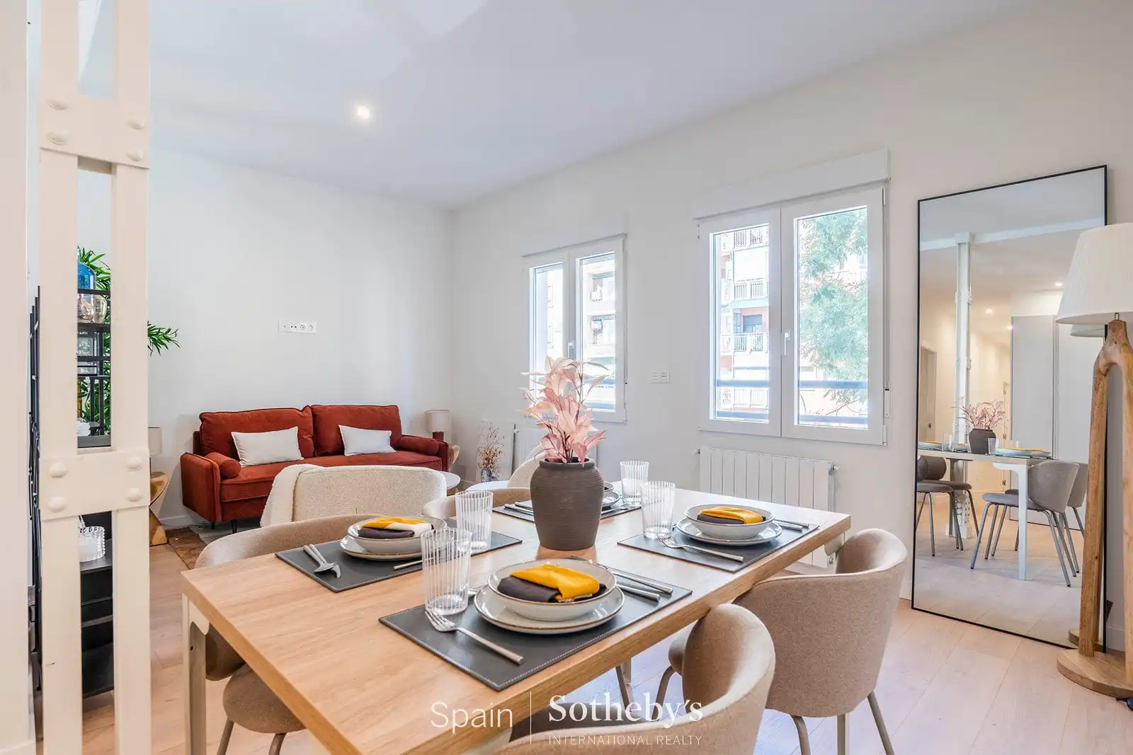 Apartment with lift for sale in Calle de Cavanilles