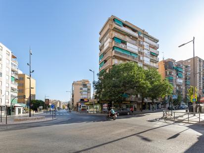 Vista exterior de Pis en venda en  Granada Capital amb Balcó