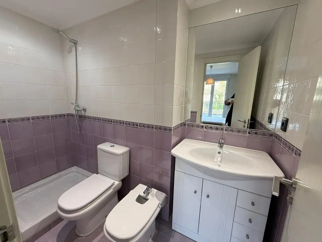 Badezimmer von Erdgeschoss zum Verkauf in Castro-Urdiales mit Heizung, Terrasse und Abstellraum
