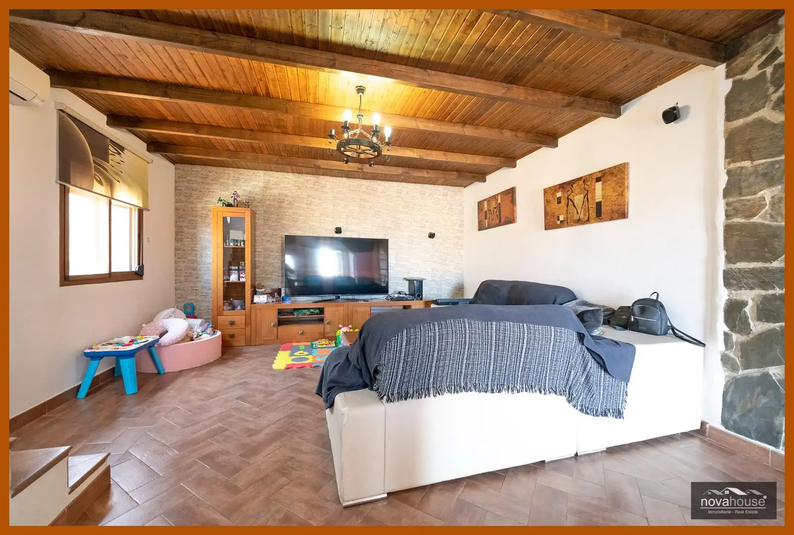 Sala de estar de Casa o chalet en venta en Rincón de la Victoria con Aire acondicionado, Calefacción y Jardín privado